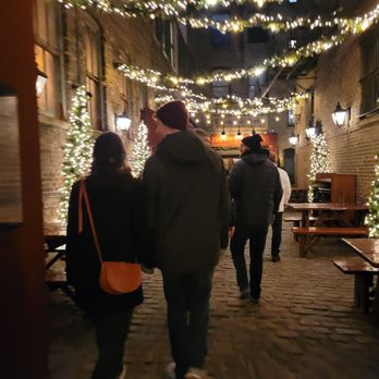 Trivoli Tavern - Feels like you're stepping into a special escape from the city when you approach the restaurant - American Near Me - Chicago, Illinois