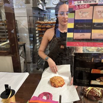 Pralus - Fast and efficient service buying my brioche - Chocolatiers & Shops Near Me - Lyon, 69 Pralus - Fast and efficient service buying my brioche - Chocolatiers & Shops Near Me - Lyon, 69