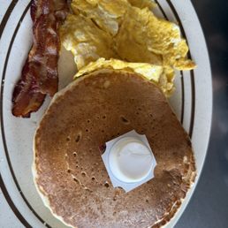 Rubbery pancakes, limp & flavorless bacon & eggs