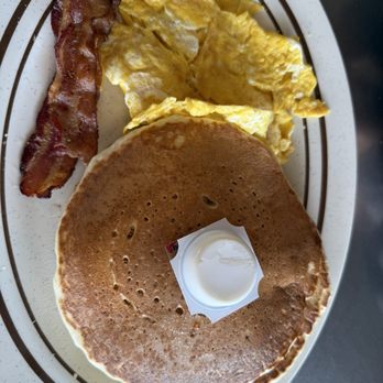 101 Cafe - Rubbery pancakes, limp & flavorless bacon & eggs - American Near Me - Oceanside, California