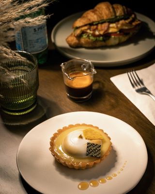 Le Petit Café NW by null