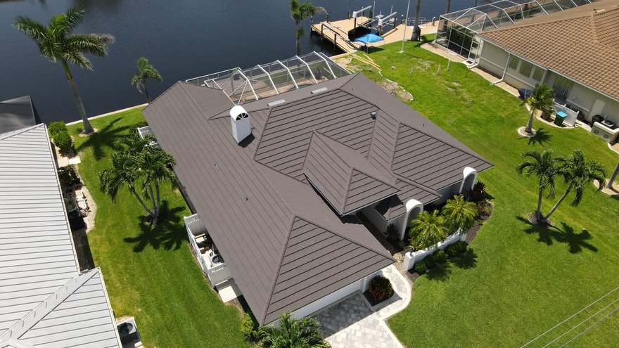 Slide of Universal Contracting & Solar