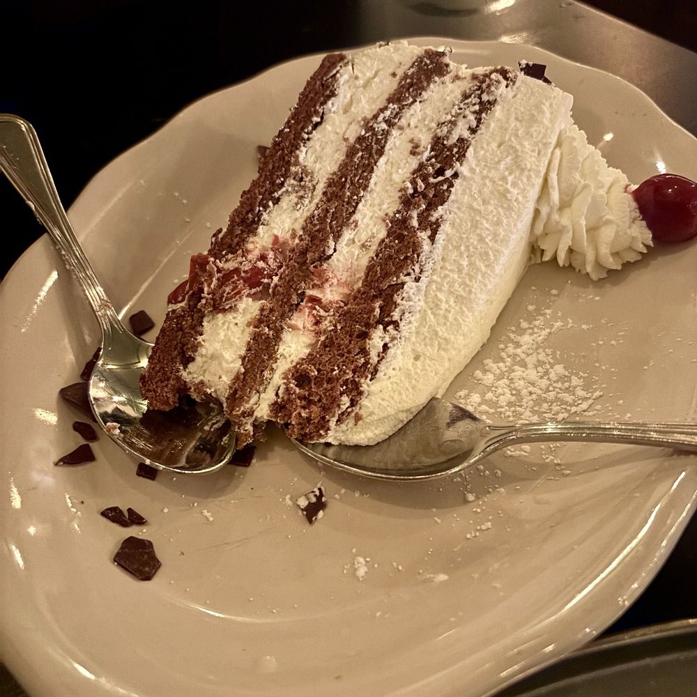 Schwarzwälder Kirschtorte (Black Forest Cherry Chocolate Cake).