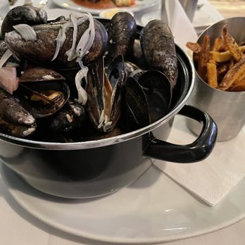 Chez Lévêque - Mussels - French Near Me - Outremont, Quebec