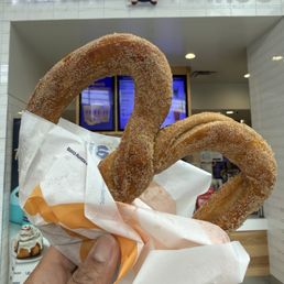 Cinnamon Sugar Pretzel Cinnamon Sugar Pretzel