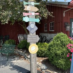 Richards Farm Restaurant - Sign in front