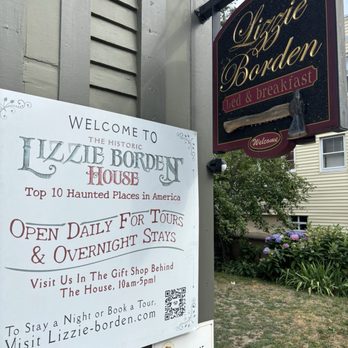 Lizzie Borden Bed & Breakfast Museum - Bed & Breakfast Near Me - Fall River, Massachusetts