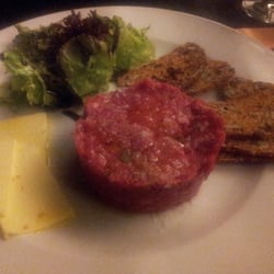 Vermuts Rofes - Steak tartar (está bueno pero es un plato que cansa mucho para uno solo)