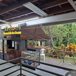 Parque Nacional de las Cavernas del Rio Camuy - Ice cream shop in time