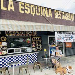 La Esquina Restaurant - Outdoor dining for the dogs