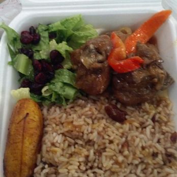 Macca Tree Caribbean Restaurant - Brown stew chicken lunch special - Caribbean Near Me - Miami Gardens, Florida