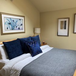 Breadalbane Inn & Spa - McCatty Suite bed.....pretty comfortable bed