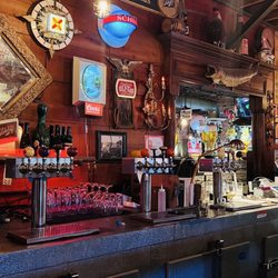 Glendale Tap - Bar with faithful bartender