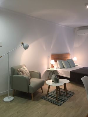 L & H Latina by null