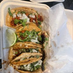La Oaxaqueña Mini Mart - Birria tacos