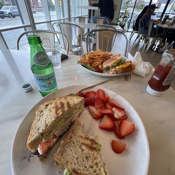 Dots Cafe - Cafes Near Me - Pasadena, California