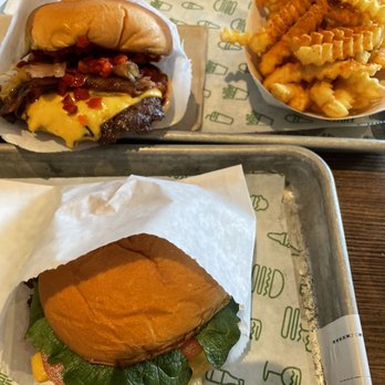 Shake Shack Burbank - ShackBurger, SmokeShack, Buffalo Fries - Fast Food Near Me - Burbank, California
