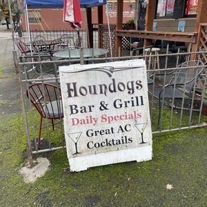 Houndog Bar & Grill on Yelp
