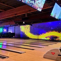 Valley View Lanes - Coolest huge projection !! Immersive experience