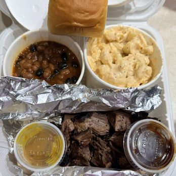Flaming Pig BBQ - Brisket with Carolina gold and Sweet BBQ sauce, baked beans and Mac n cheese. - Food Trucks Near Me - Tumwater, Washington Flaming Pig BBQ - Brisket with Carolina gold and Sweet BBQ sauce, baked beans and Mac n cheese. - Food Trucks Near Me - Tumwater, Washington