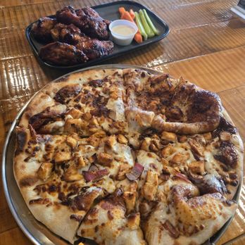Bay City Brewing - BBQ chicken pizza, sweet and spicy wings - Breweries Near Me - San Diego, California