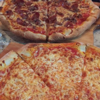 Cugini's Pizza Café - Pizza Near Me - Beaconsfield, Quebec Cugini's Pizza Café - Pizza Near Me - Beaconsfield, Quebec