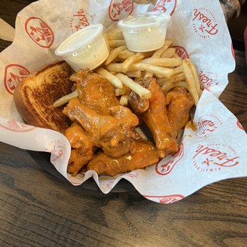 Slim Chickens - American Near Me - Charlotte, North Carolina