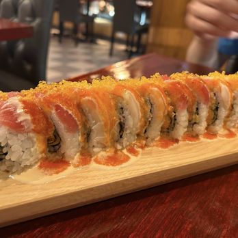 Ari Sushi - Rainbow Dragon Maki - Sushi Bars Near Me - Des Plaines, Illinois