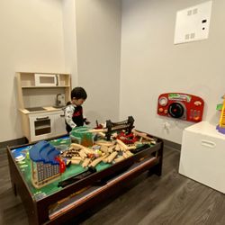 Pom Pom Play Cafe - Upstairs play area.