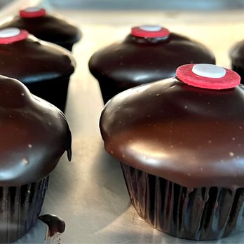Sprinkles La Jolla - Chocolate Marshmallow cupcakes. - Desserts Near Me - La Jolla, California Sprinkles La Jolla - Chocolate Marshmallow cupcakes. - Desserts Near Me - La Jolla, California