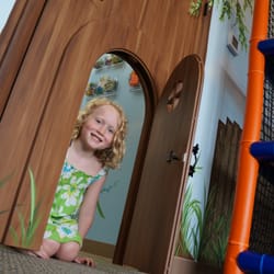 Little Grins Dental - Come on through the tree house door