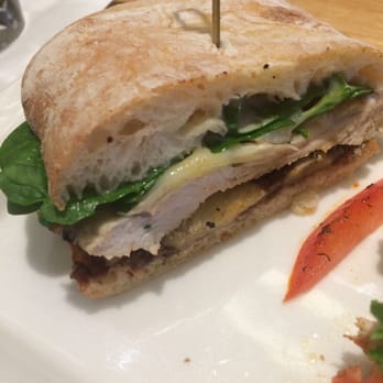 Earls Kitchen + Bar - Chicken Brie and fig - New American Near Me - Somerville, Massachusetts