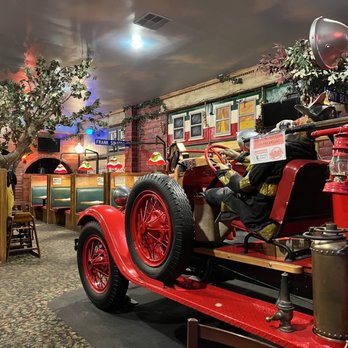 Dinapoli's Fire House - Inside - Pizza Near Me - Apple Valley, California