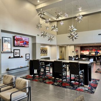 Hampton Inn & Suites Roanoke Airport - Breakfast / lounge - Hotels Near Me - Roanoke, Virginia Hampton Inn & Suites Roanoke Airport - Breakfast / lounge - Hotels Near Me - Roanoke, Virginia