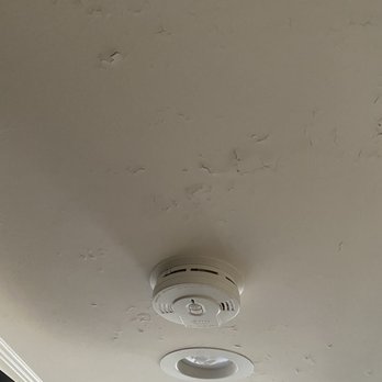 Beachview Rentals - Peeling paint throughout - Property Management Near Me - Newport Beach, California Beachview Rentals - Peeling paint throughout - Property Management Near Me - Newport Beach, California