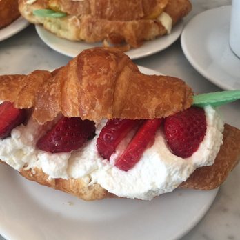 Caffetteria Orefici - Croissant w/Strawberries and the most amazing cream! - Italian Near Me - Genova, GE
