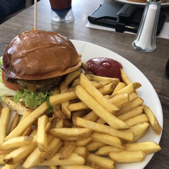 Bucks - Cheeseburger with frites - Burgers Near Me - Hamburg, HH Bucks - Cheeseburger with frites - Burgers Near Me - Hamburg, HH