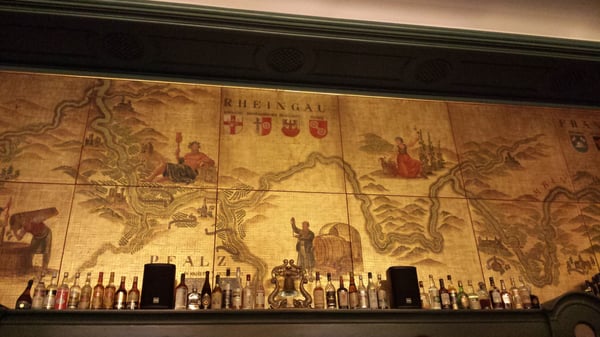 Die Goldene Bar by null