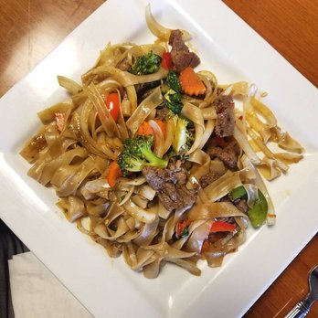 Noom Thai Bistro - Drunken noodles - Thai Near Me - Jacksonville, Florida