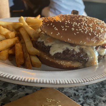 Humble Bistro - Gilbert - Old School Buger - Pizza Near Me - Gilbert, Arizona