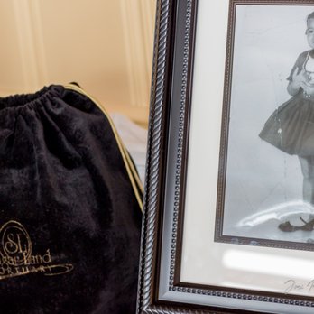Sugar Land Mortuary - Urn in beautiful velvet bag from Sugar Land Mortuary on display at Repast Dinner. - Mortuary Services Near Me - Sugar Land, Texas Sugar Land Mortuary - Urn in beautiful velvet bag from Sugar Land Mortuary on display at Repast Dinner. - Mortuary Services Near Me - Sugar Land, Texas