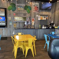 West Coast Burgers & Dogs - Sitting area