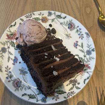 Ellie Bird - Chocolate cake - Cocktail Bars Near Me - Falls Church, Virginia