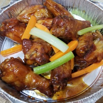 Leonardo's Pizza - Bbq wings - too dry - Pizza Near Me - Norwalk, Connecticut