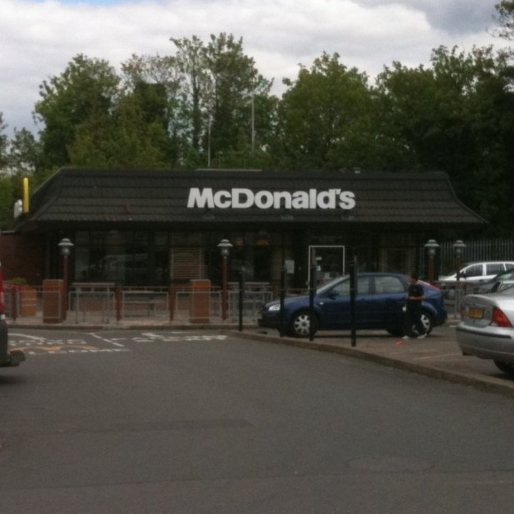 McDonald's - Parking lot and front entrance - Fast Food Near Me - Reading, RDG