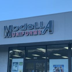 Modella Uniforms