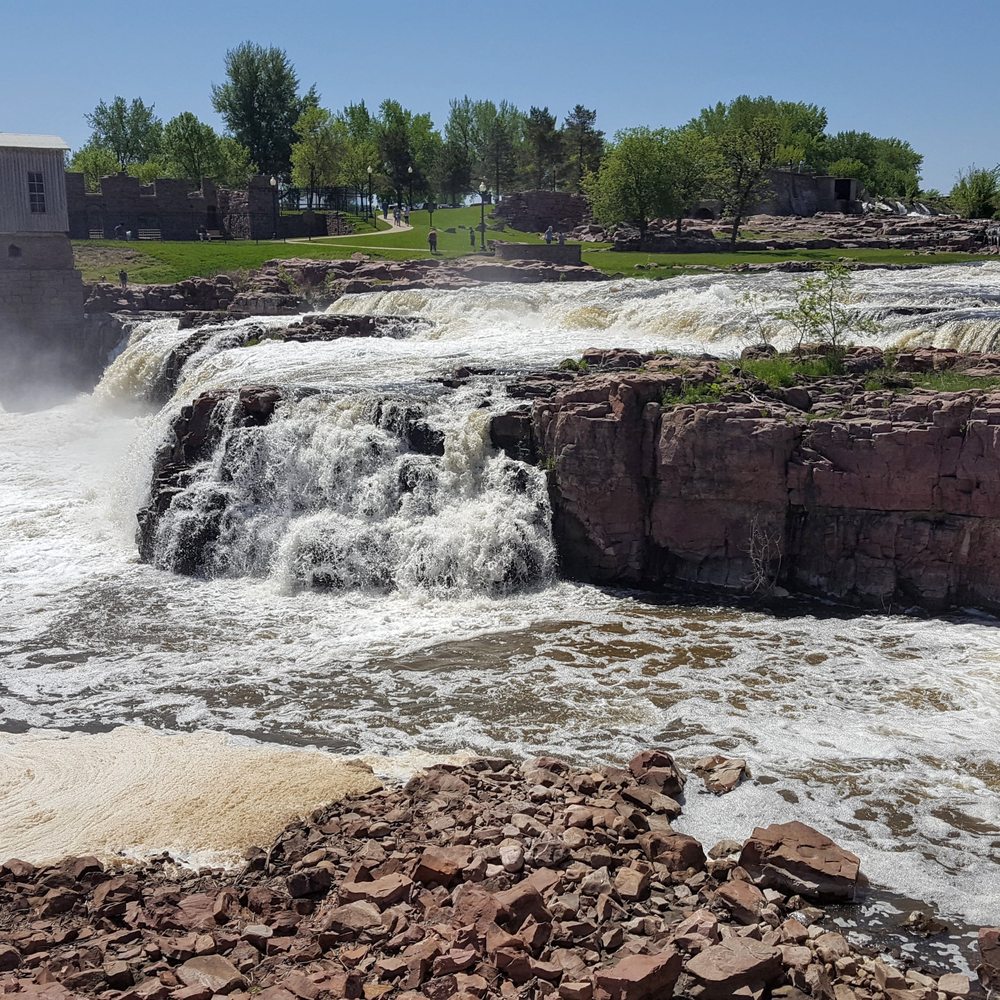 Falls Park - Lots o' rocks, lots o' water - Parks Near Me - Sioux Falls, South Dakota Falls Park - Lots o' rocks, lots o' water - Parks Near Me - Sioux Falls, South Dakota