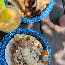 Sharkys Grill & BBQ - Smoothie, eggs, and French toast