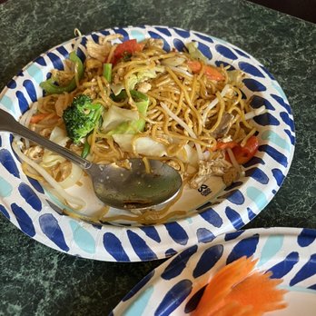 Aroydy Thai Cuisine - Chicken chow mein - Thai Near Me - Poulsbo, Washington Aroydy Thai Cuisine - Chicken chow mein - Thai Near Me - Poulsbo, Washington