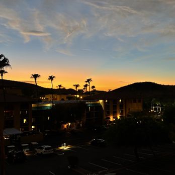 Hilton Phoenix Tapatio Cliffs Resort - Hotels Near Me - Phoenix, Arizona